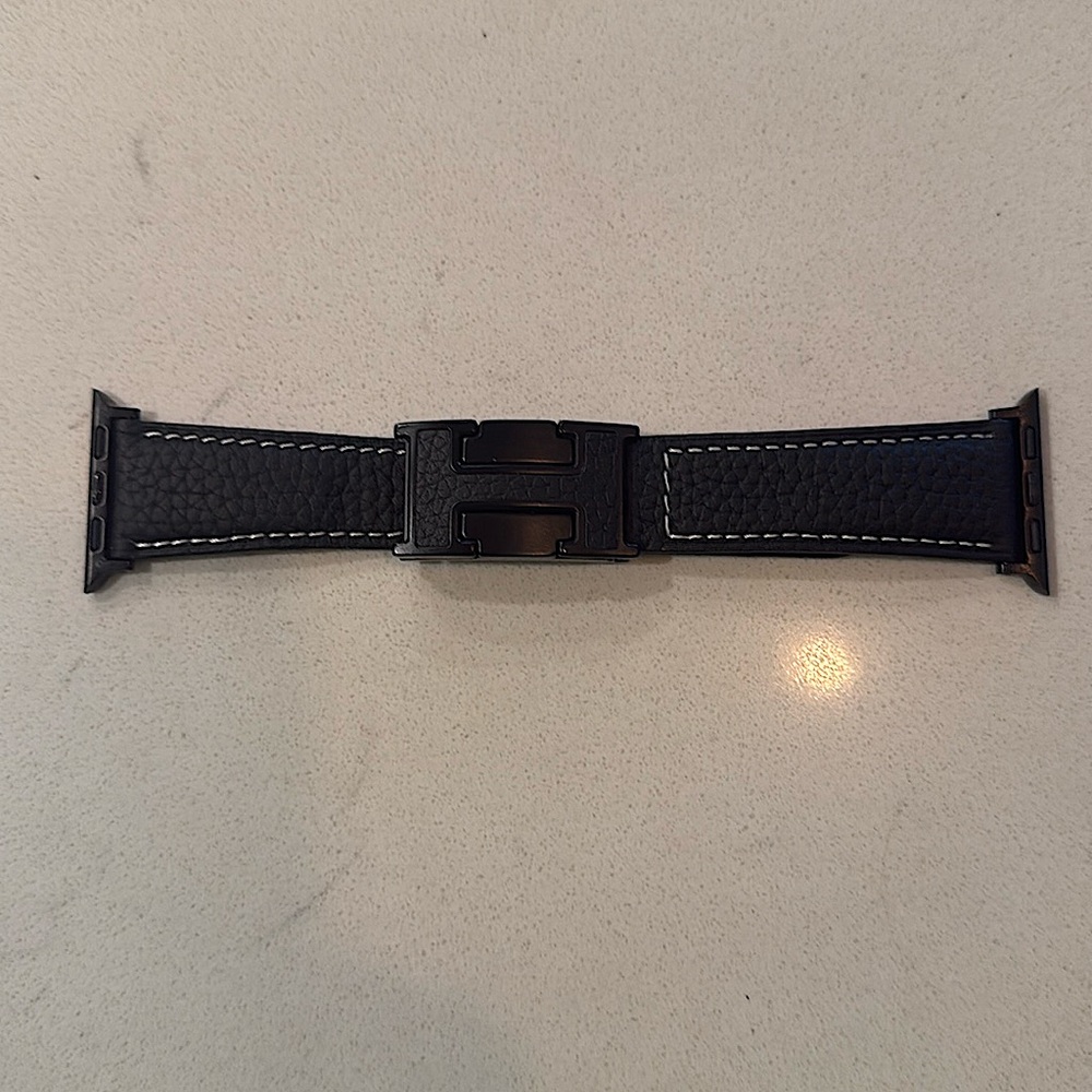 ⌚️H Apple Watch Band 🖤
